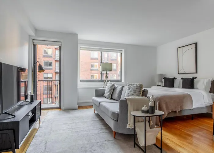 Chelsea Studio W Elevator Wd Nr Union Square Nyc-1319